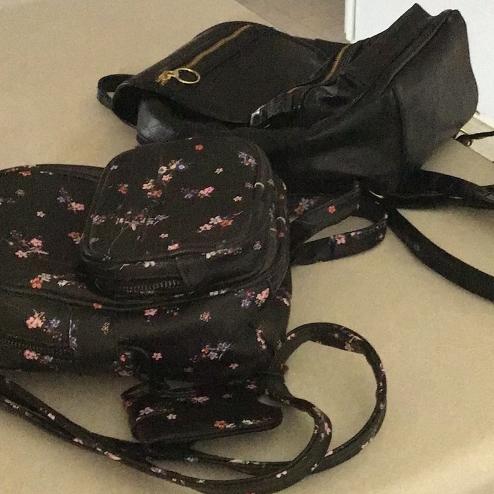 Bundle 2 Backpacks - image 1